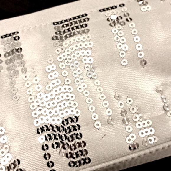 SEPHORA WRISTLET PURSE SEQUINS - Picture 2 of 9